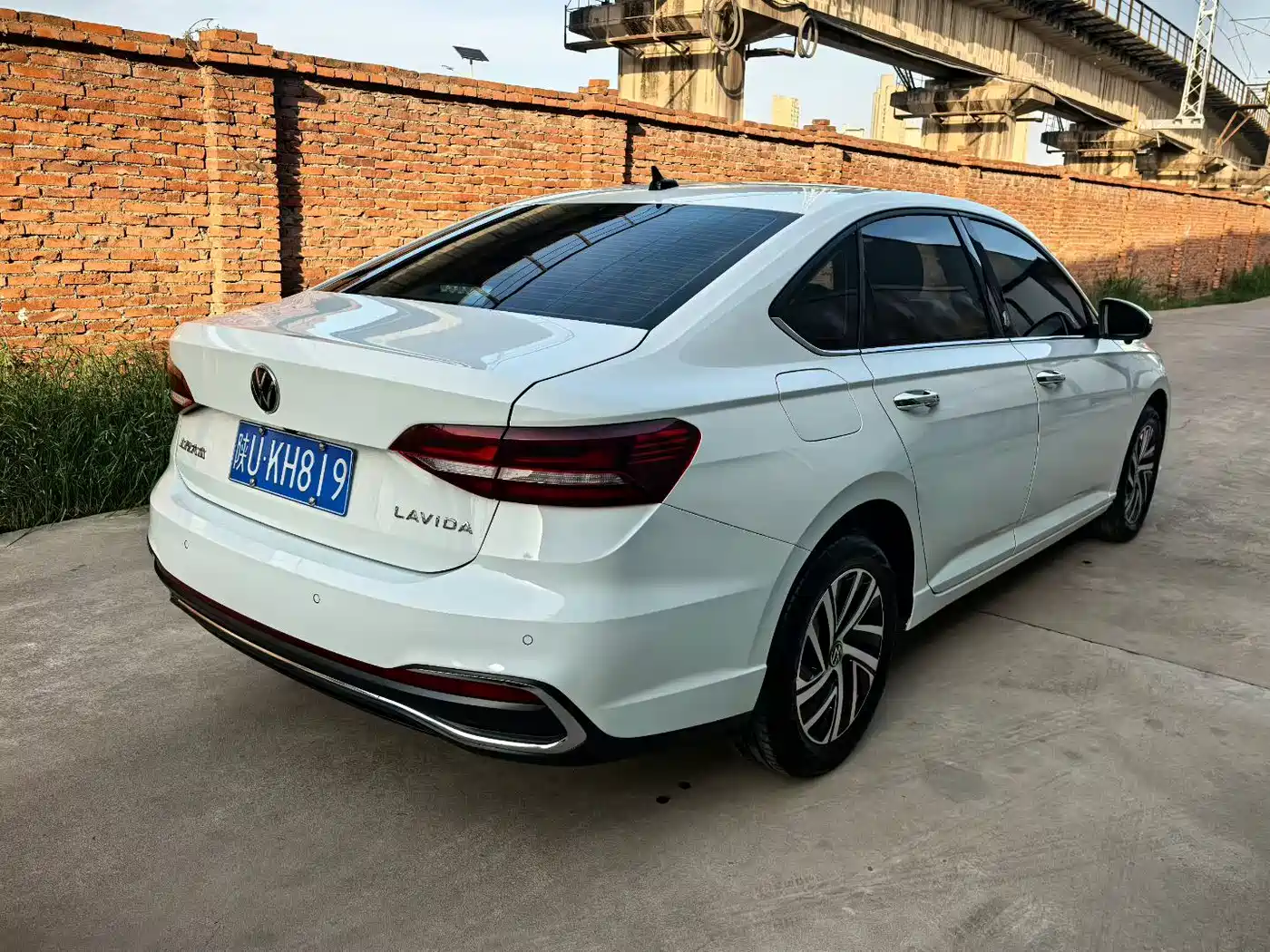 Volkswagen Lavida 2023 1.5L Auto Five Million Edition фото 4