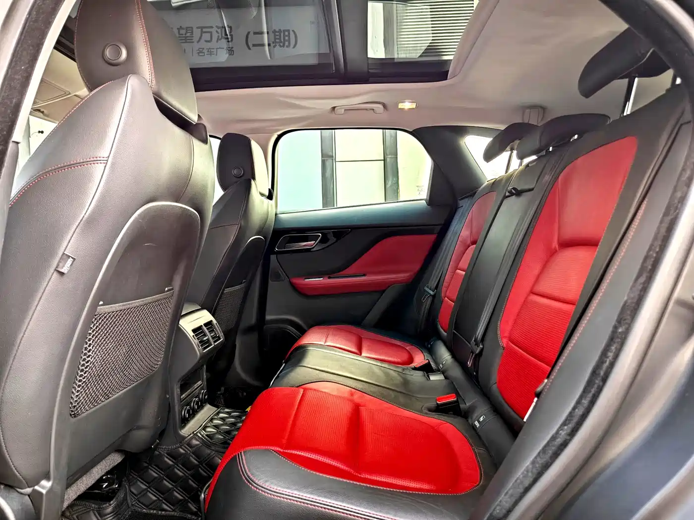 Фото 11 - Jaguar F-PACE