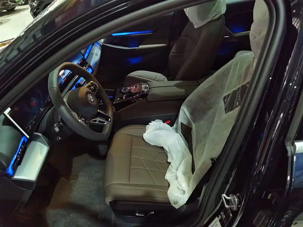 BMW 5 Series 2024 530Li Leading M Sport Package фото 7