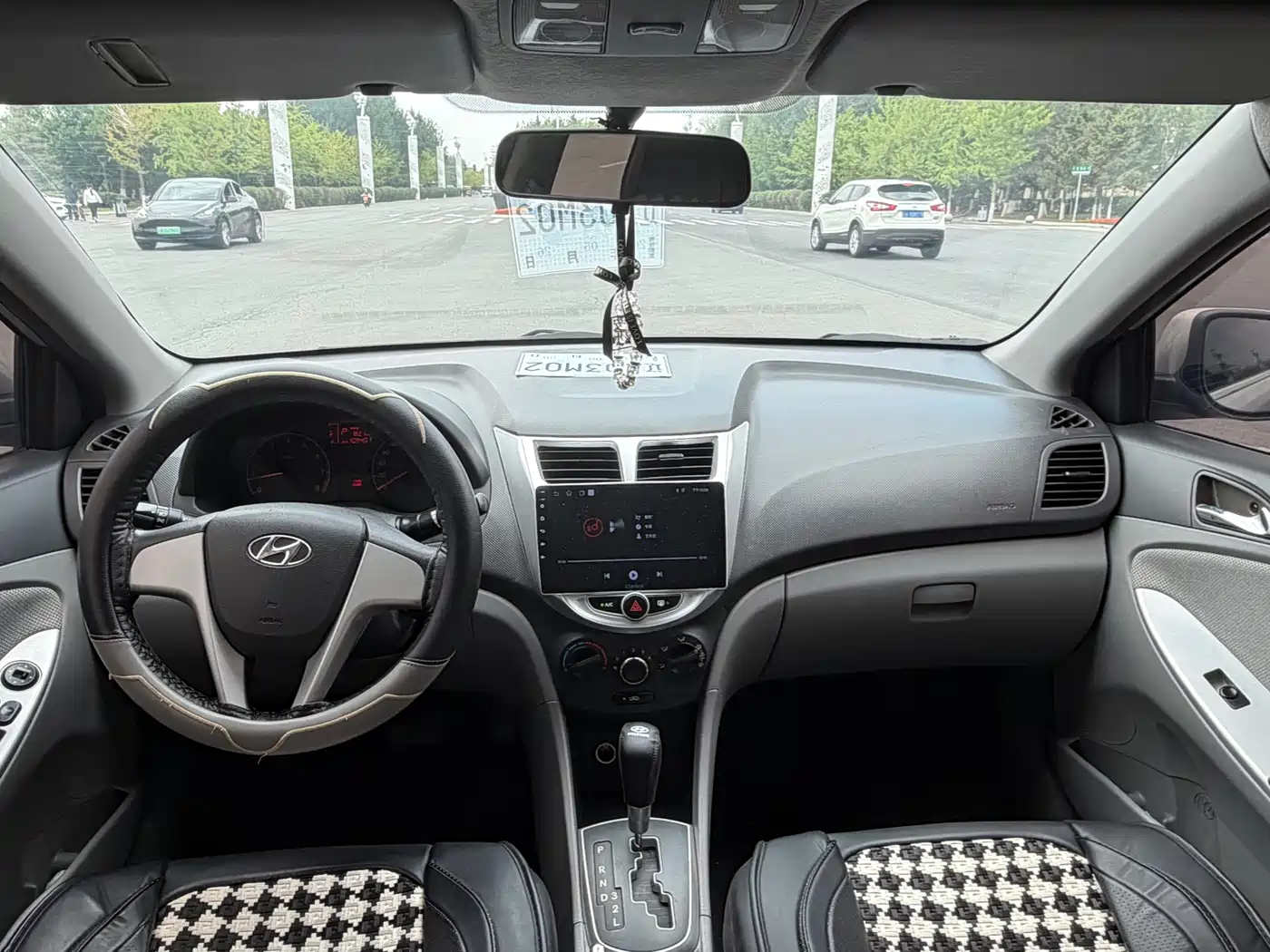 Hyundai Verna 2013 Sedan 1.4L Automatic Standard GL фото 6