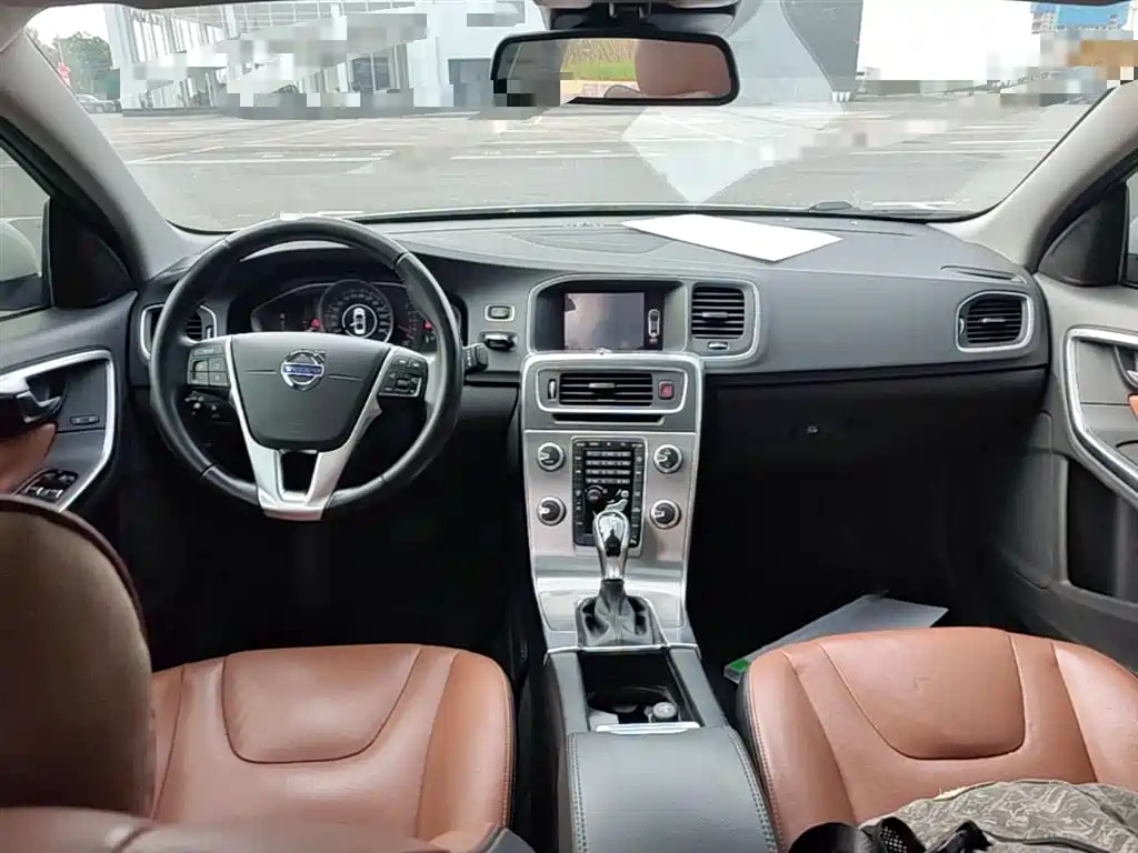 Фото 10 - Volvo S60