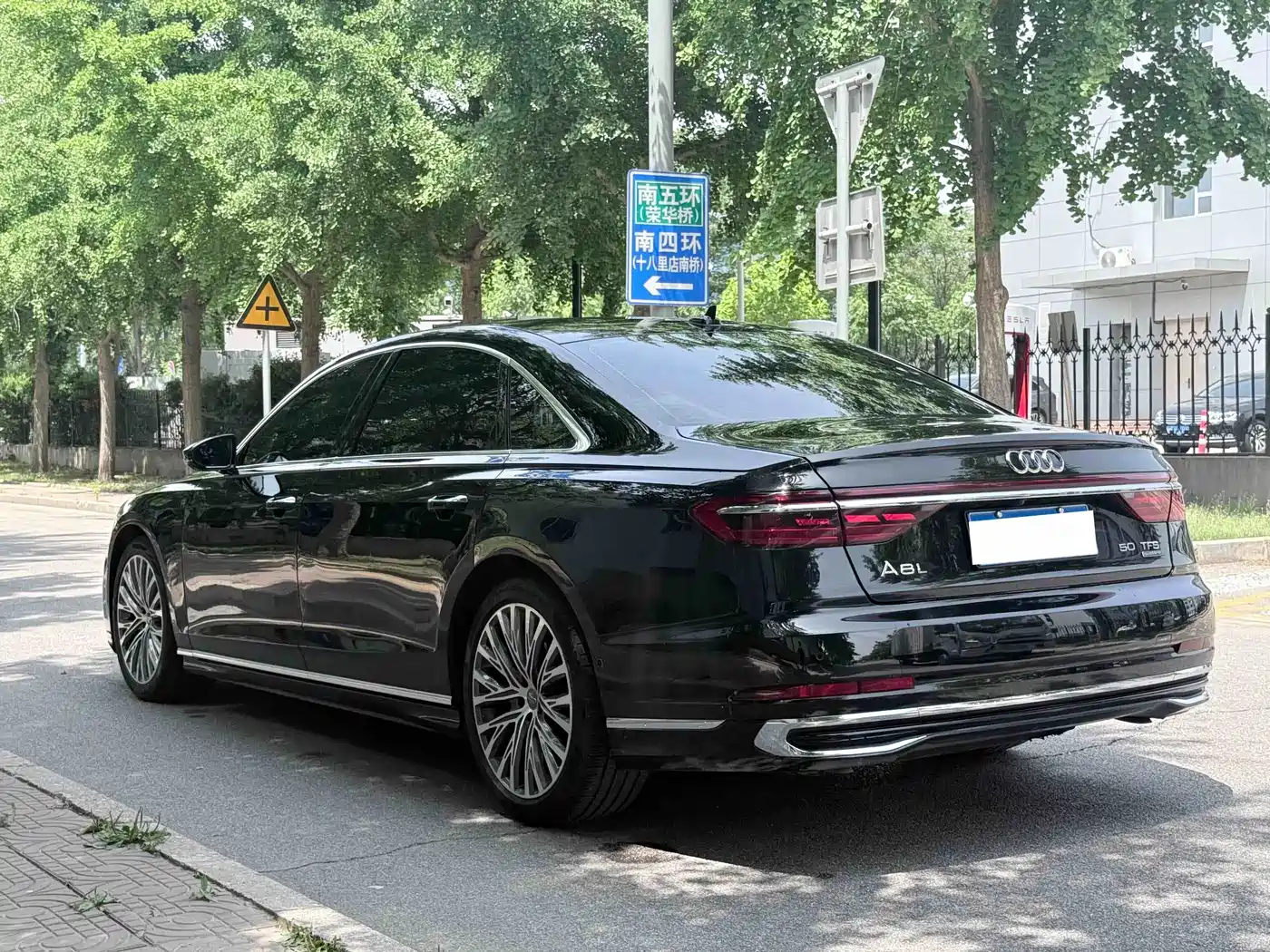 Фото 25 - Audi A8