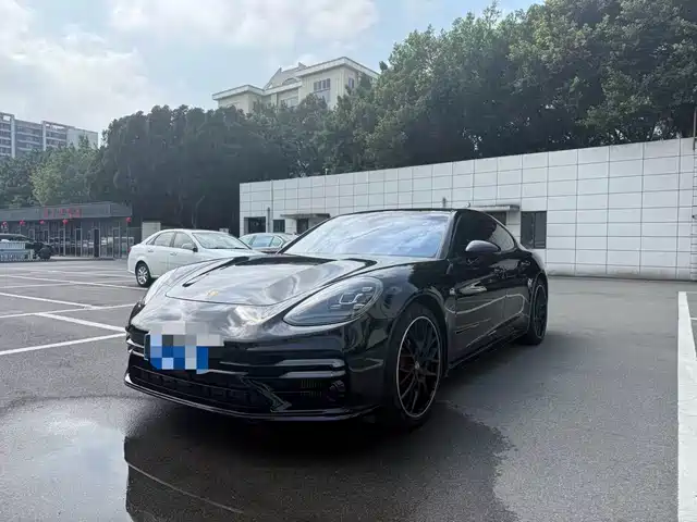 PORSCHE PANAMERA