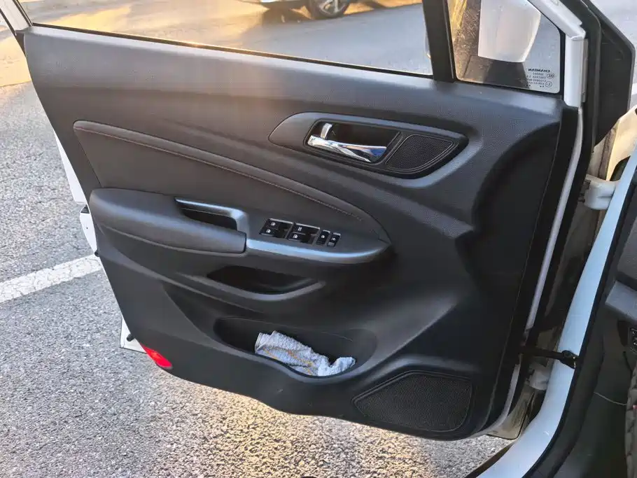 Фото 7 - Changan CS15