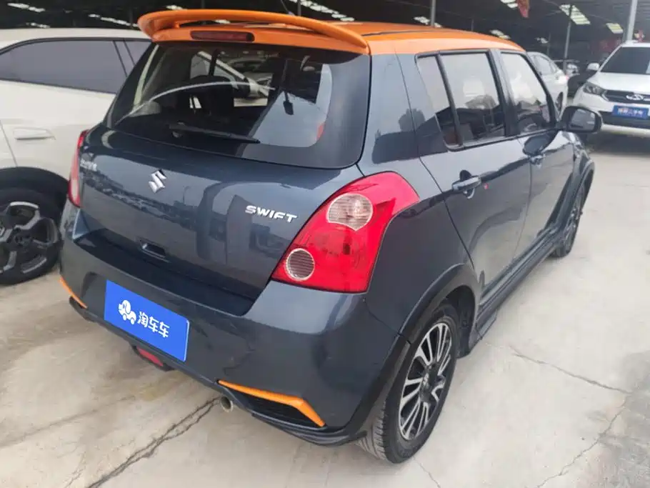 Фото 3 - Suzuki Swift