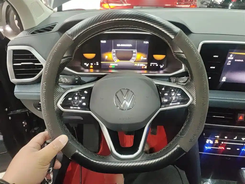 Volkswagen Tharu 2023 300TSI 2WD Bright Moon Edition фото 4