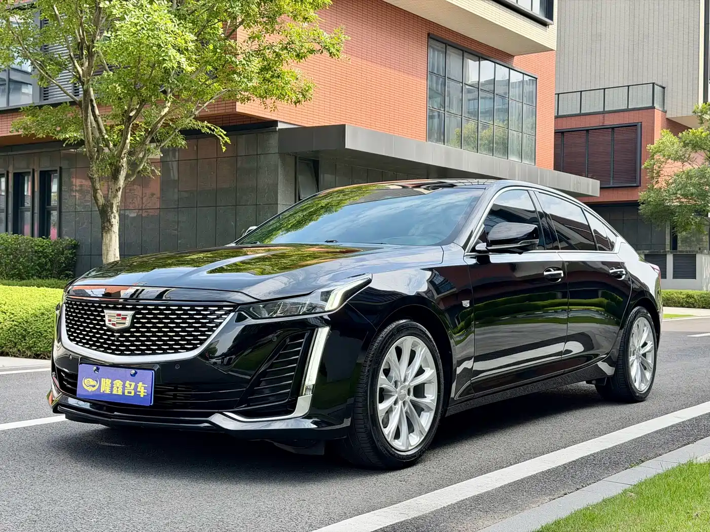 Фото 1 - Cadillac CT5