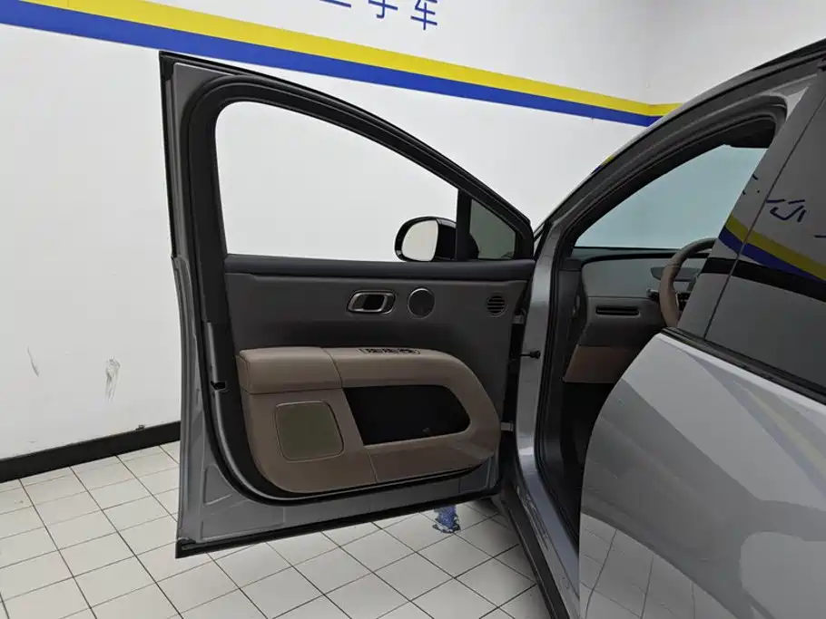 Li Auto i6 2026 2025 4WD Base Model