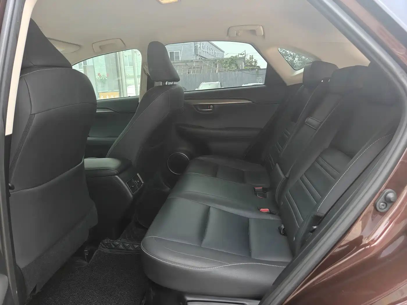 Фото 4 - Lexus NX