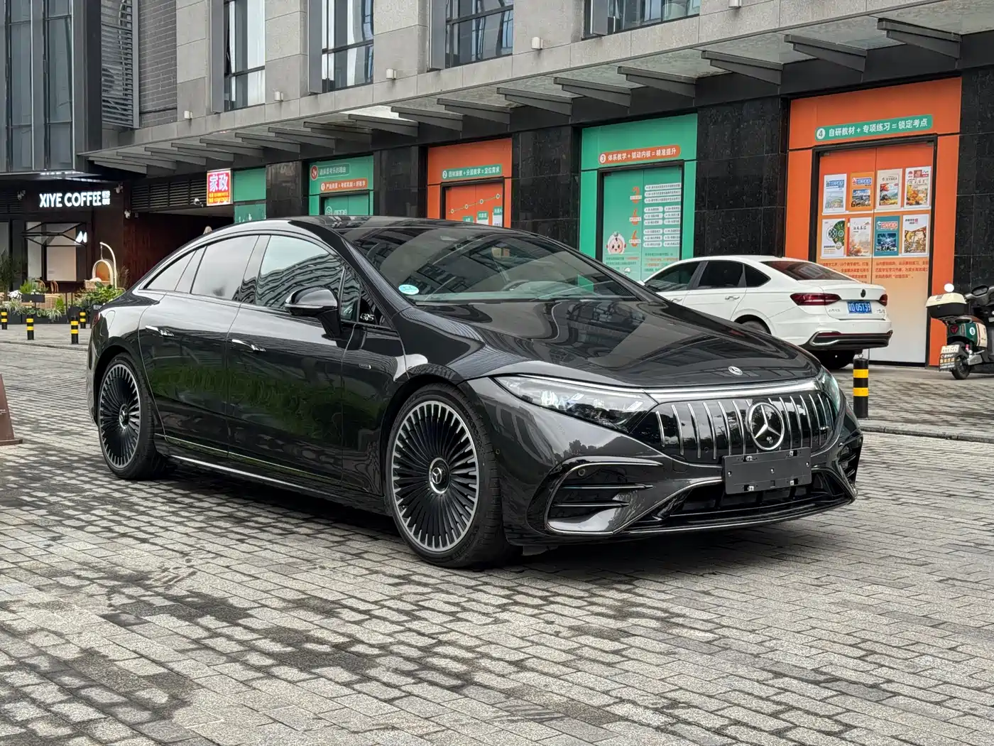 MERCEDES-BENZ EQS AMG