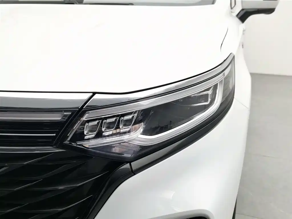 ROEWE IMAX8