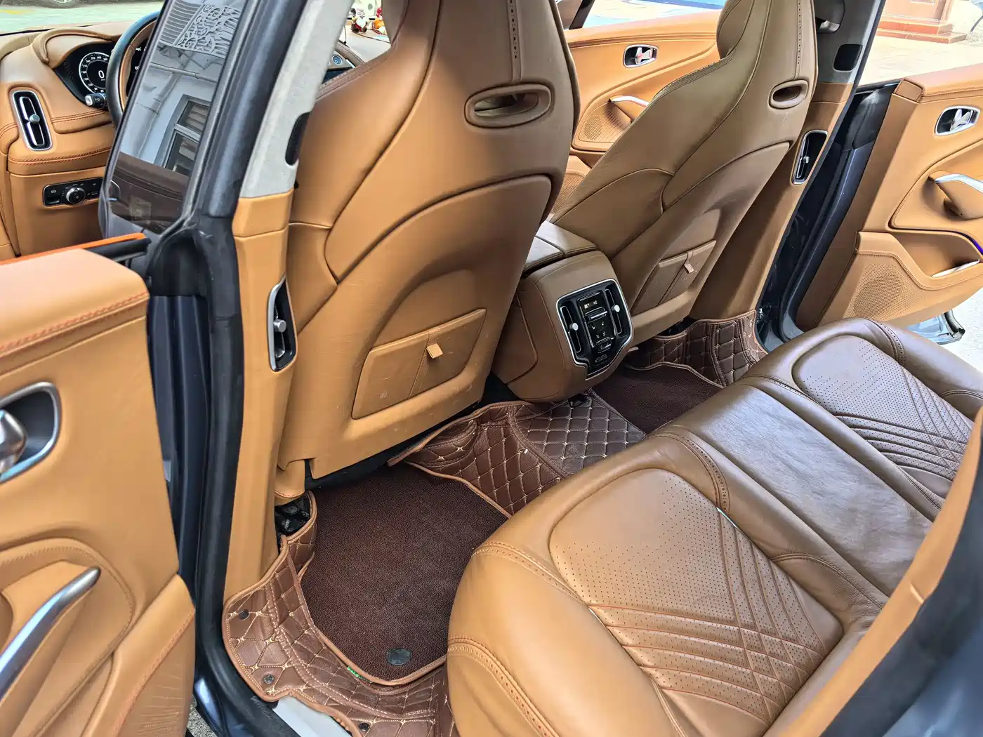 Aston Martin DBX 2021 2022 4.0T V8