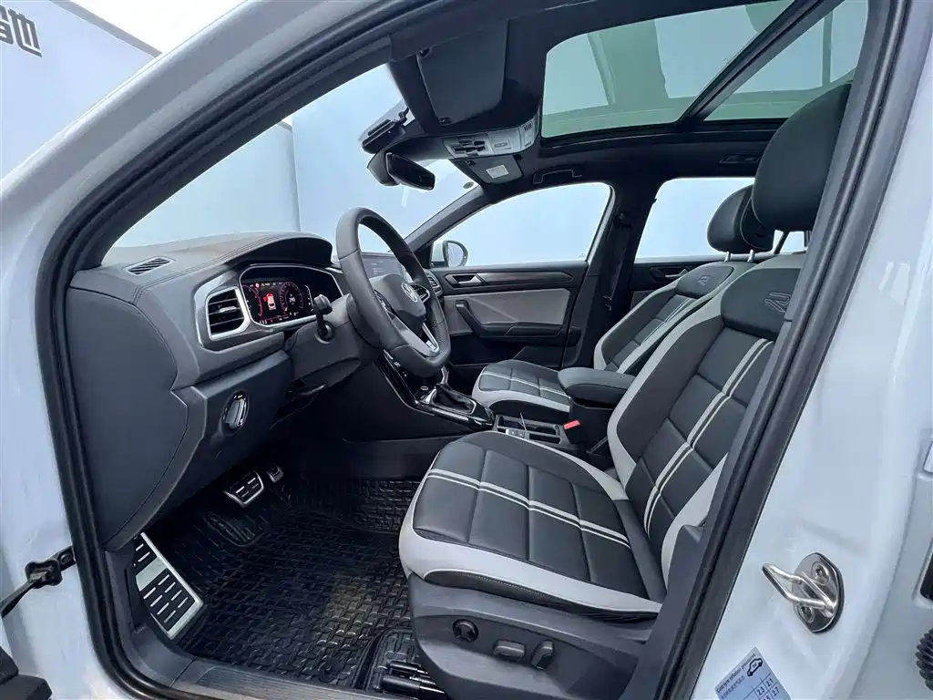 VOLKSWAGEN T-ROC EXPLORING SONGS