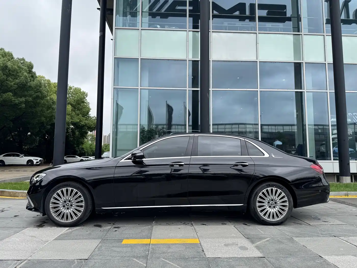 Mercedes-Benz E-Class 2021 E 300 L Fashion фото 4