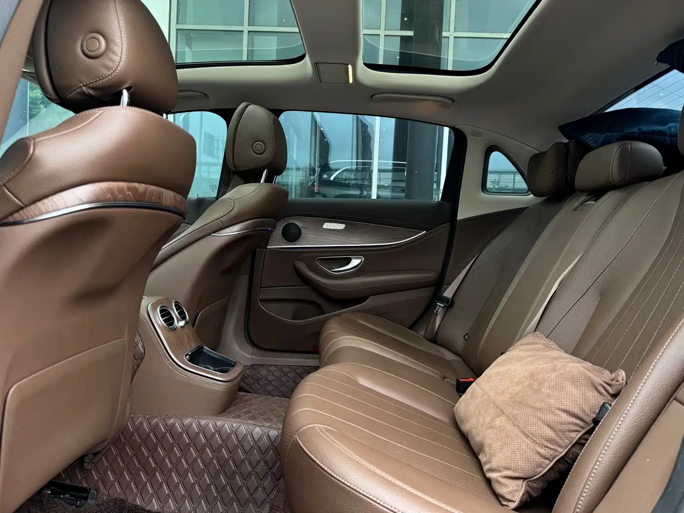 Mercedes-Benz E-Class 2021 E 300 L Fashion фото 12