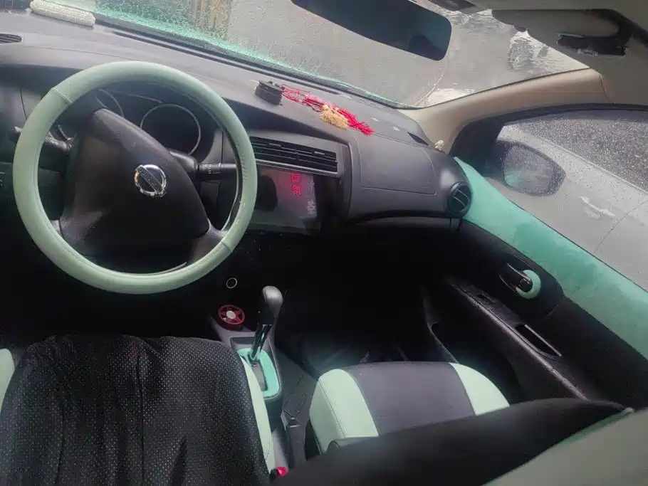 Nissan Livina 2015 2013 1.6XE CVT Comfort