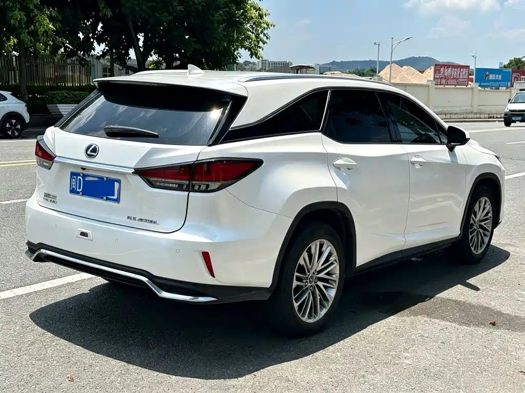 Фото 9 - Lexus RX