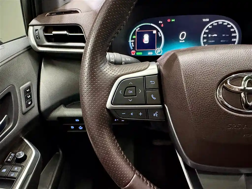 Toyota Sienna 2023 2.5L Hybrid Platinum Edition фото 22