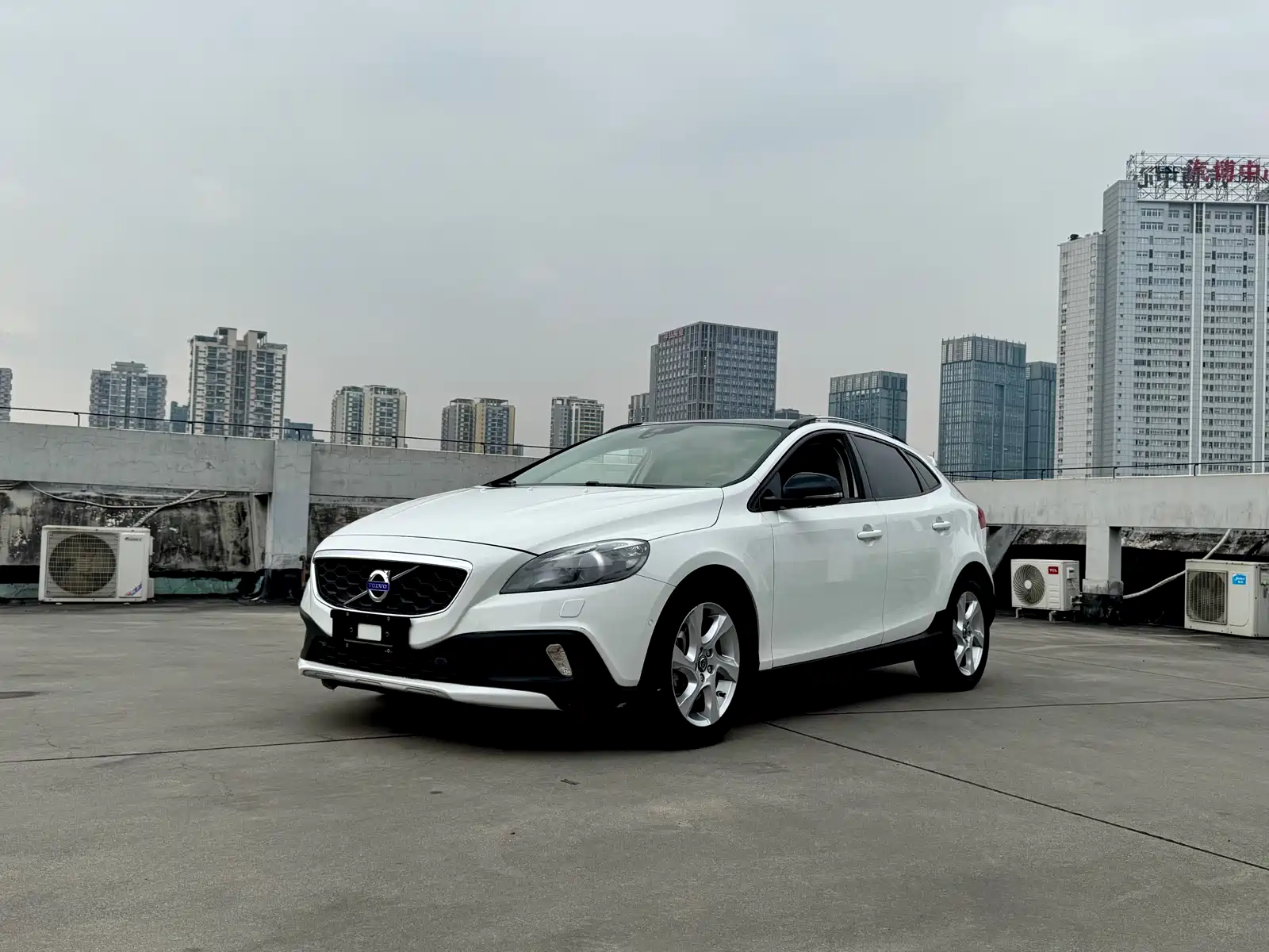 Photo 1 - Volvo V40