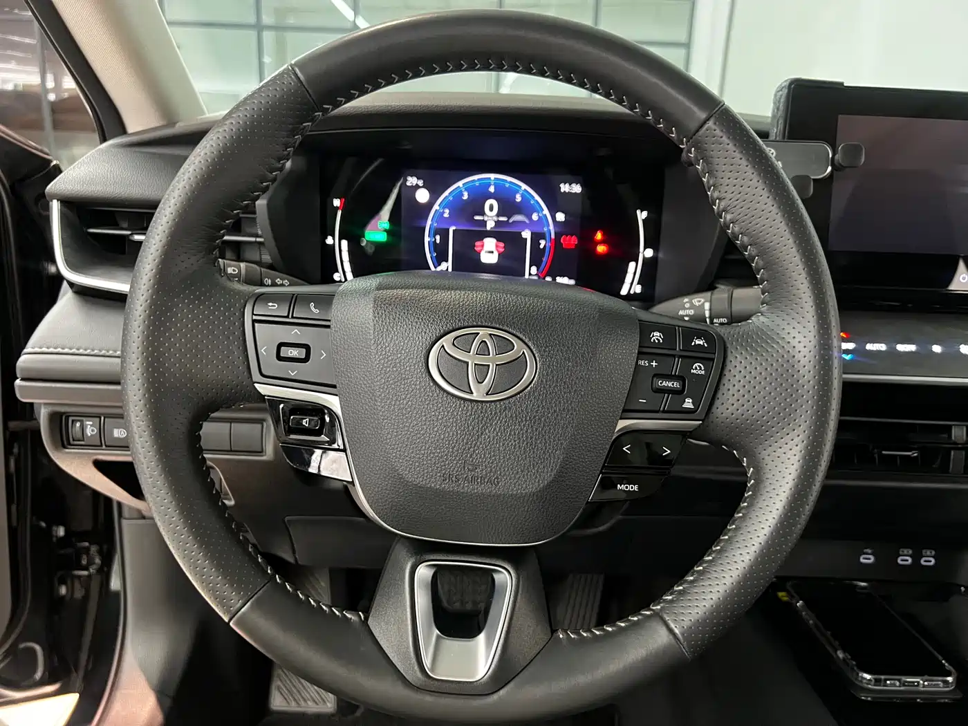 Toyota Camry 2024 2.0GVP Luxury Edition фото 9