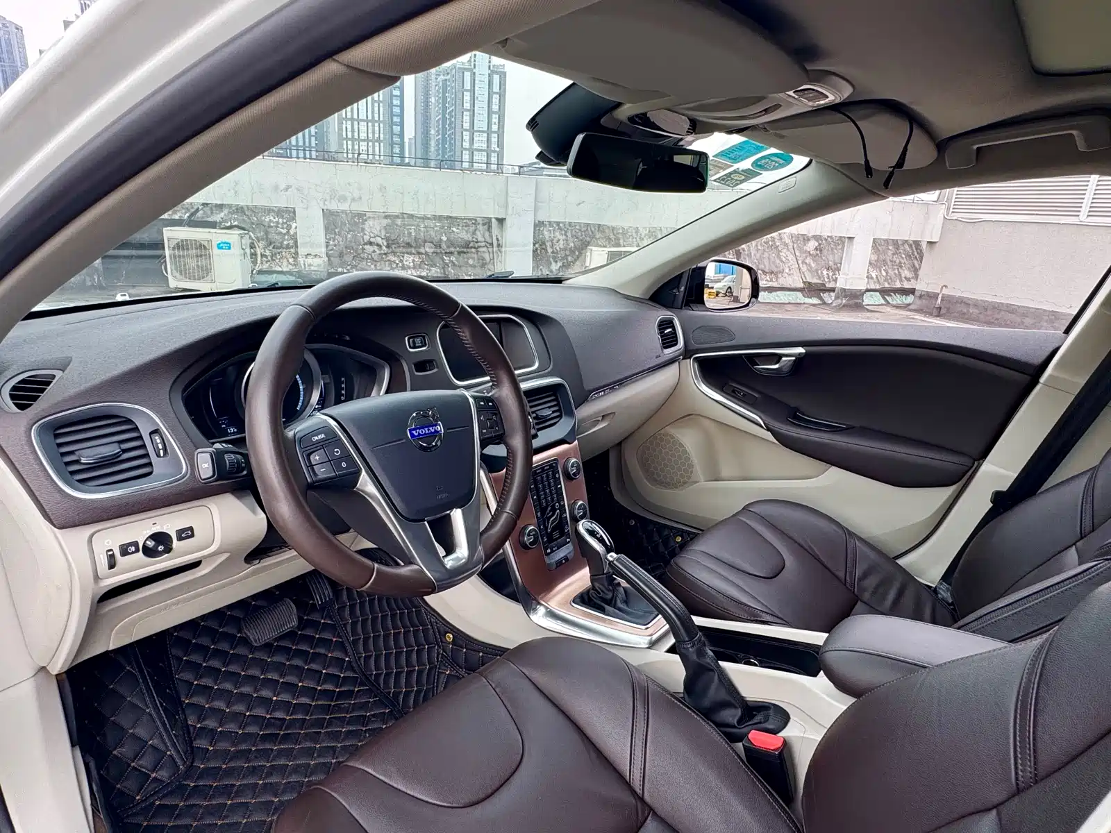 Photo 4 - Volvo V40