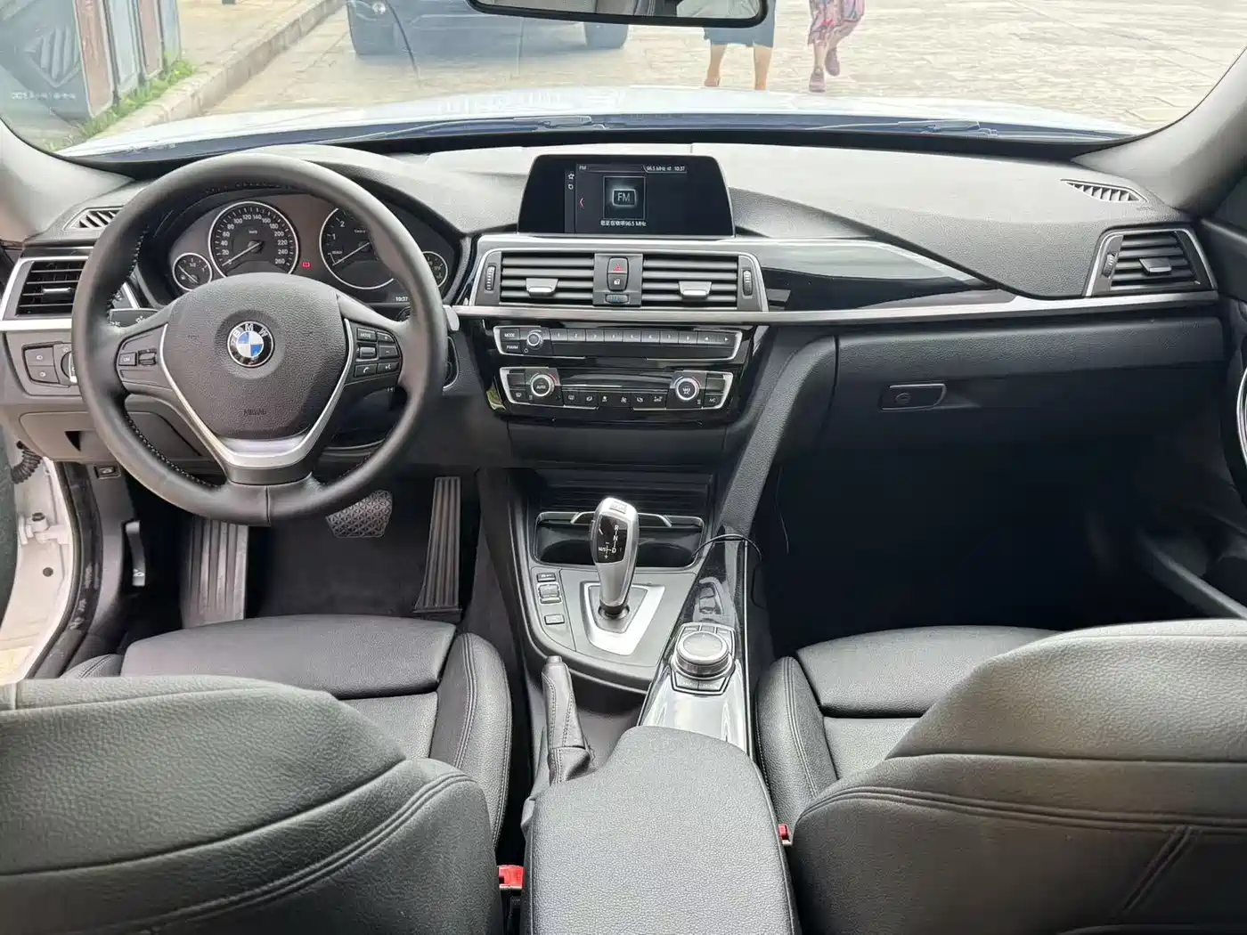 BMW 3 Series GT 2018 320i Fashion фото 13