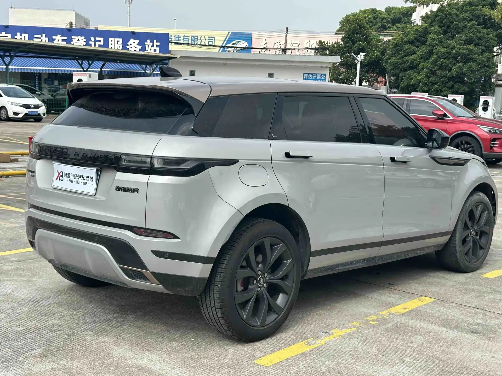Photo 9 - Land Rover Range Rover Evoque