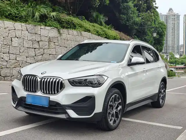 BMW X1 2022 sDrive25Li Leading — фото 1