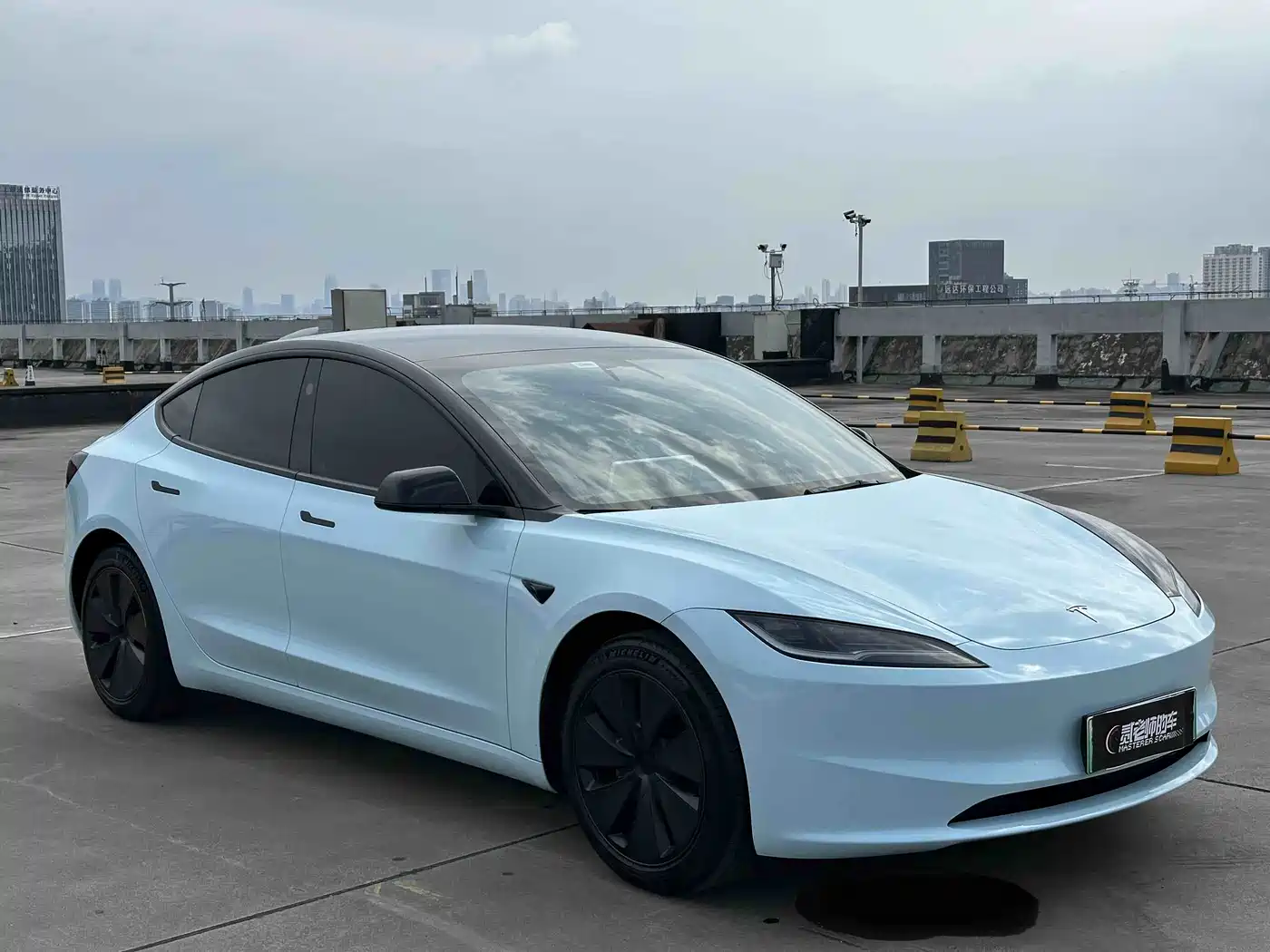 TESLA MODEL 3