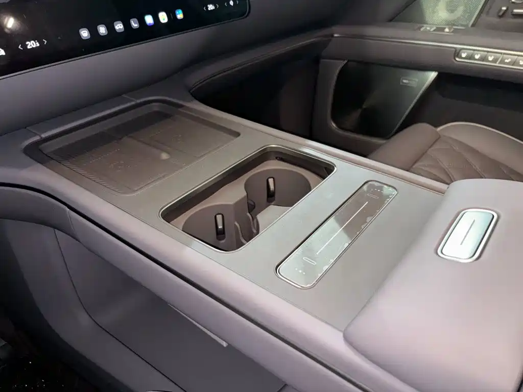 NIO ES8 2026 2025 Model 6-Seat Executive Luxury Edition