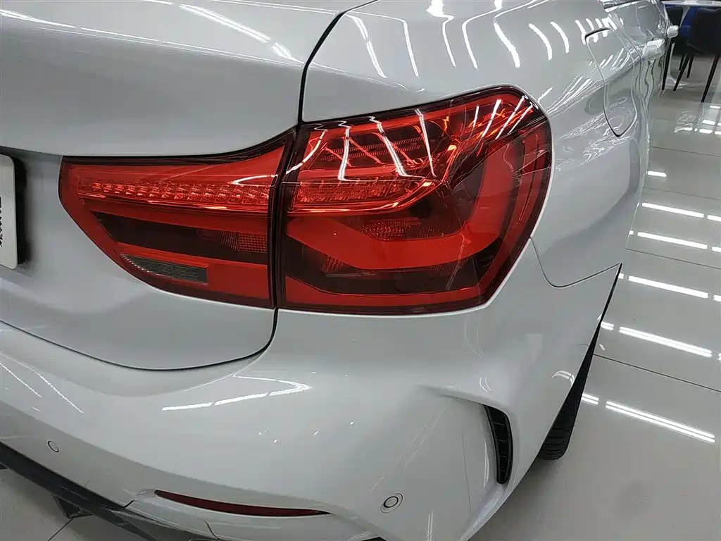BMW 1 Series 2022 120i M Sport фото 8
