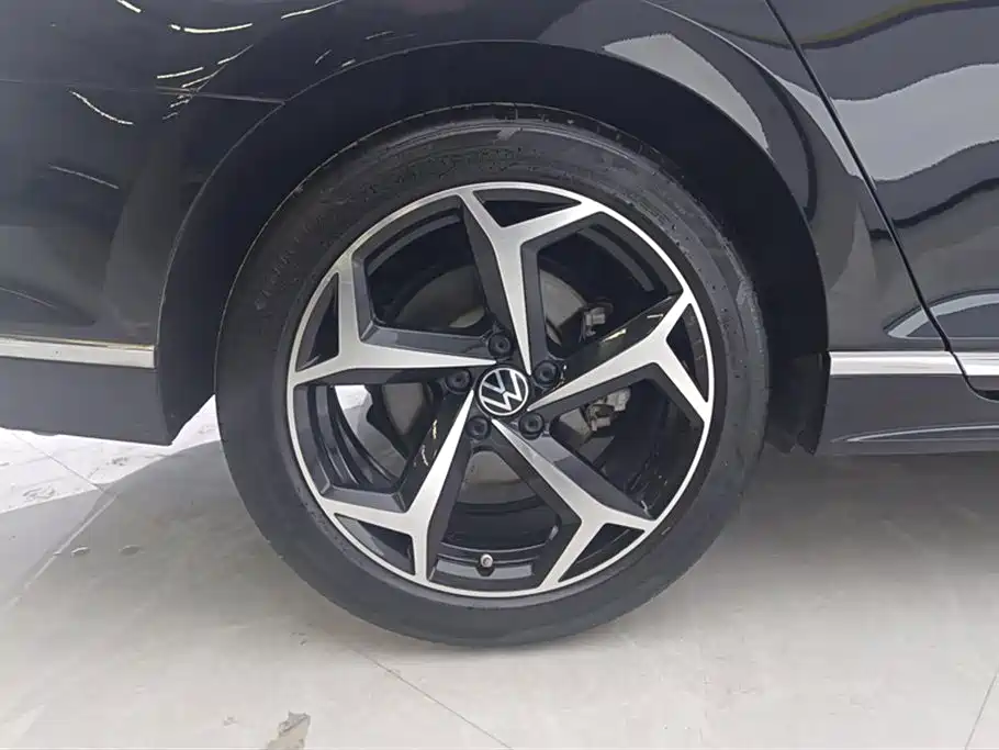 Volkswagen Magotan 2023 Model 2 Million Commemorative Edition 330TSI DSG Luxury фото 6