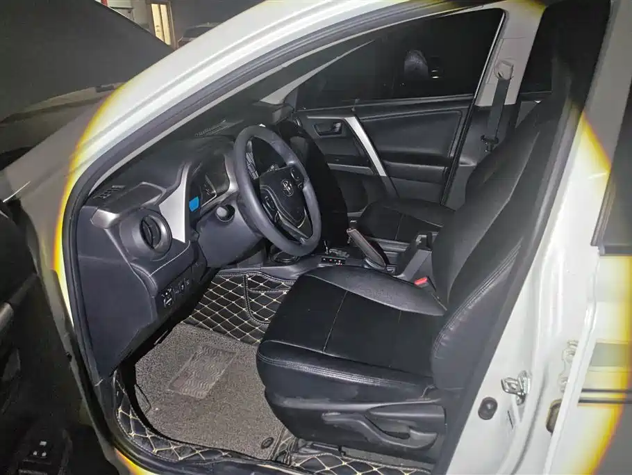 Toyota RAV4 Rongfang 2016 2.0L CVT 2WD Trend (China V) фото 9