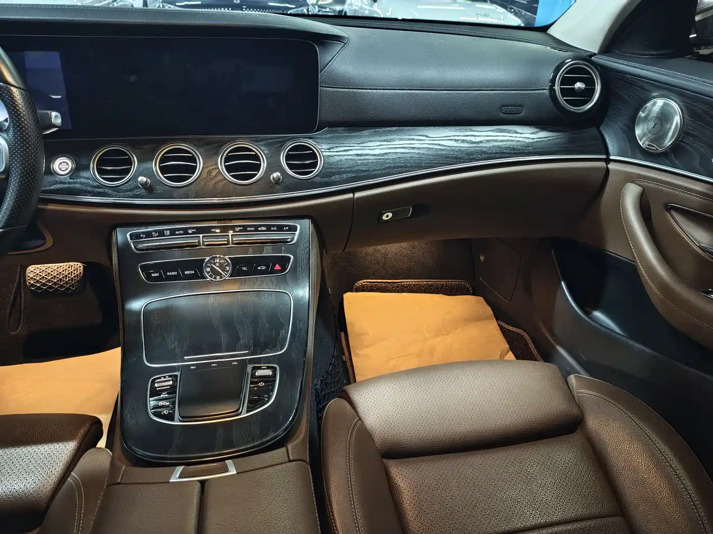 Mercedes-Benz E-Class 2019 E 300 L Fashion фото 9