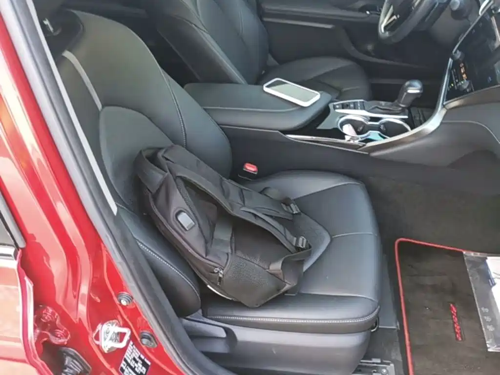 Фото 25 - Toyota Camry