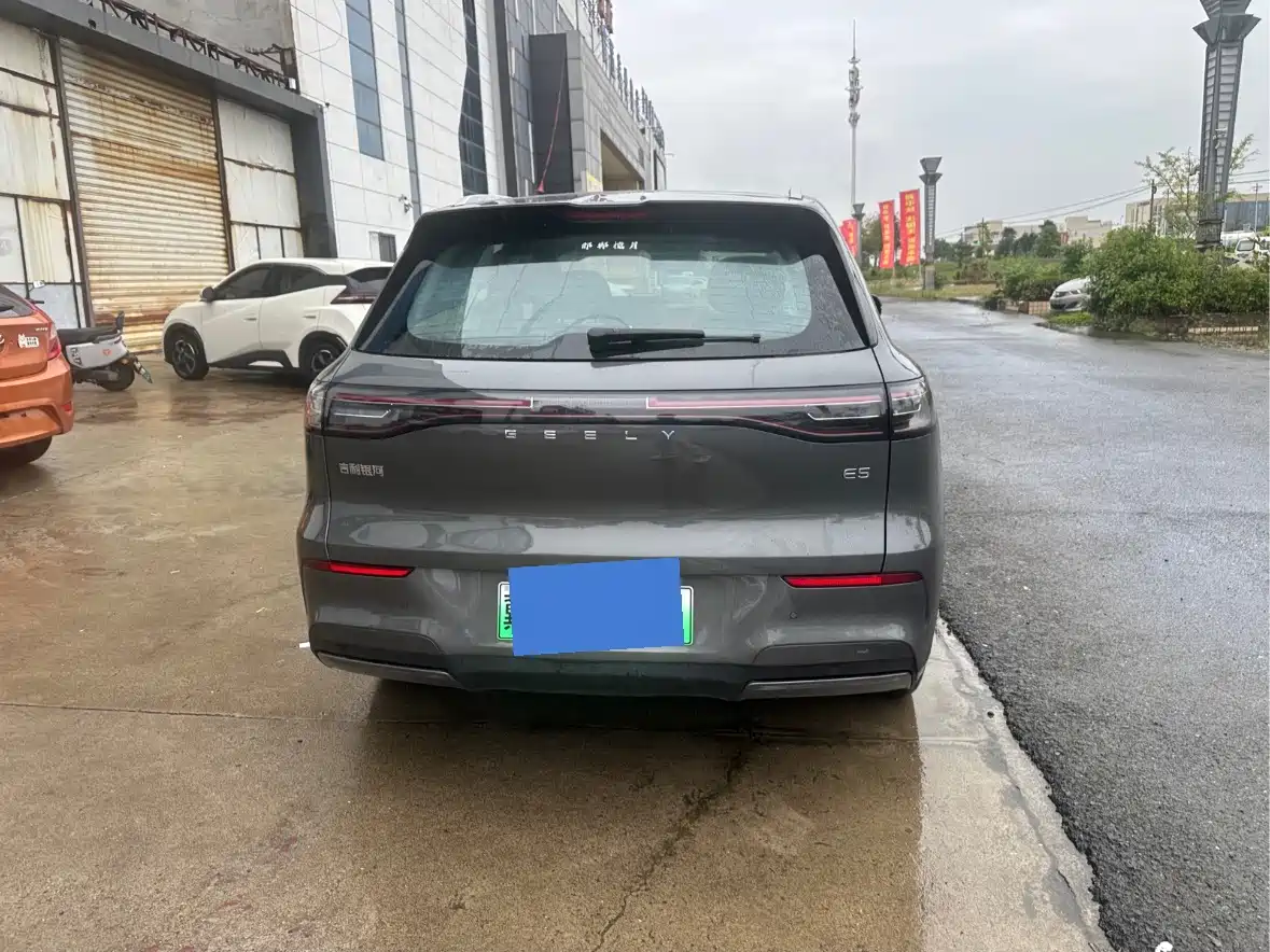 Фото 6 - Geely Galaxy Galaxy E5