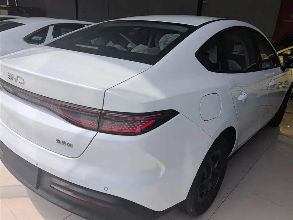 BYD Hai Bao 05 DM-i 2026 DM-i 128KM Luxury фото 7