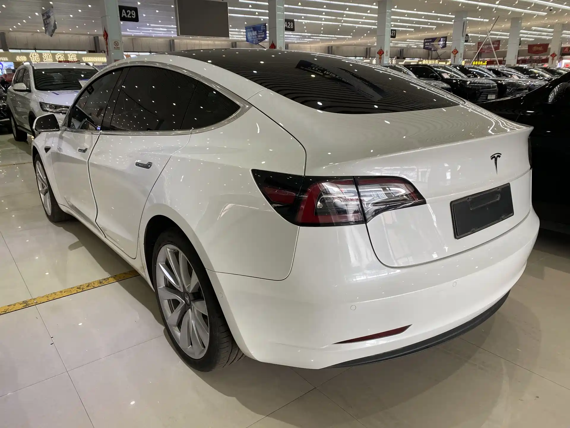 Фото 11 - Tesla Model 3