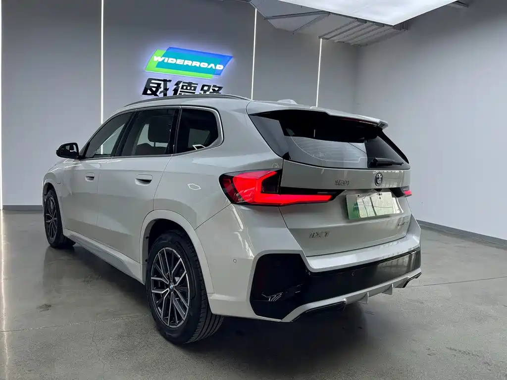 2025 BMW iX1