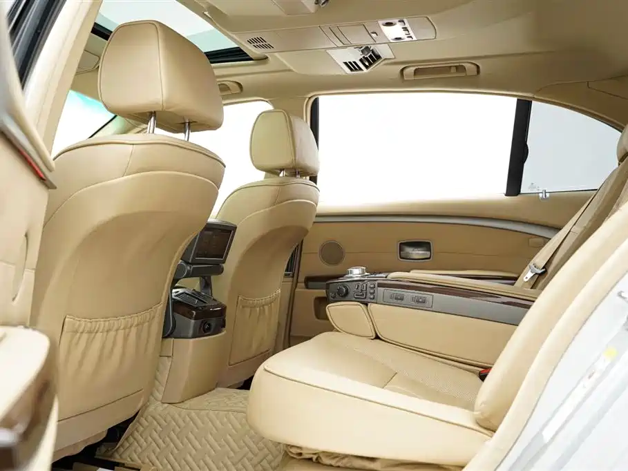 BMW 7 Series 2008 Model 730Li Leading фото 9