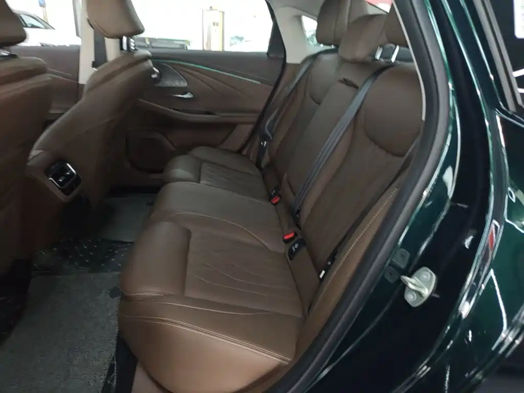 Chery Arrizo 8 2025 2025 Model 2.0T Automatic Royal+