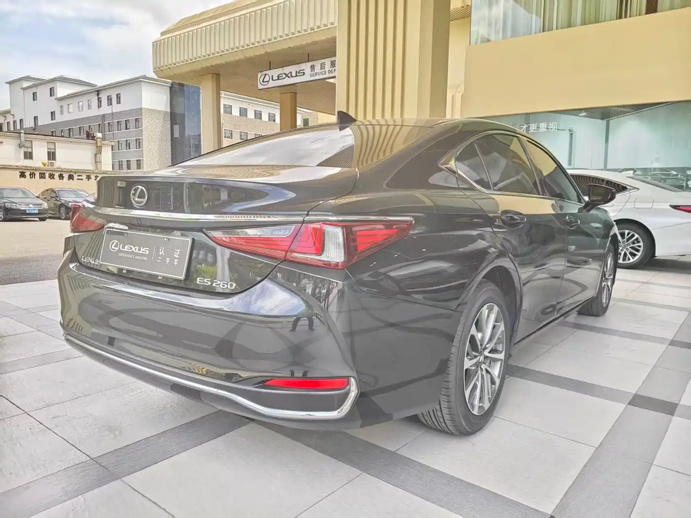 Lexus ES 2023 200 Excellence Edition фото 7