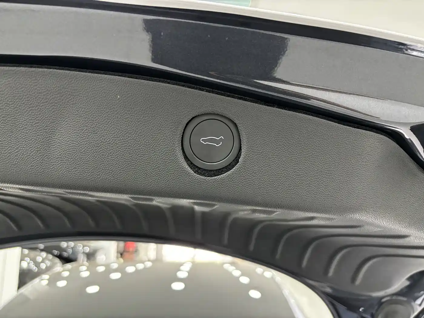 Tesla Model 3 2026 2025 Model Year Facelift Rear-Wheel Drive