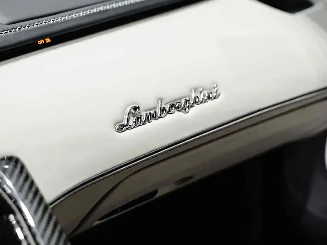 Lamborghini Aventador 2011 LP 700-4 фото 6