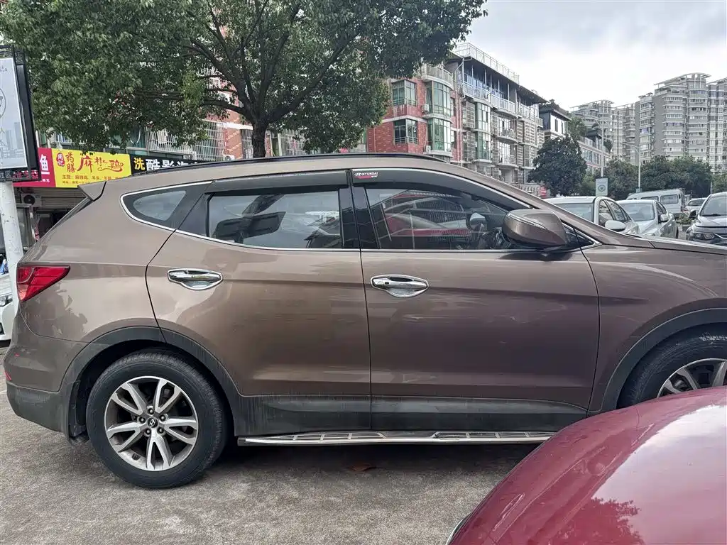 Фото 8 - Hyundai Santa Fe