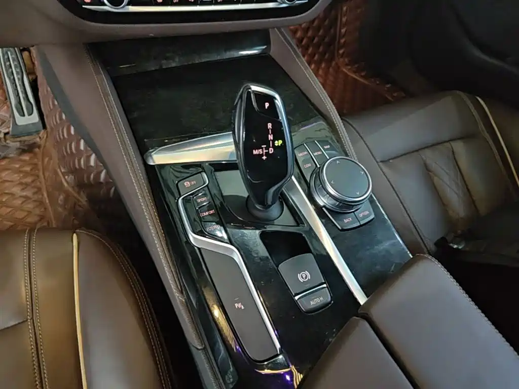 BMW 5 Series 2018 530Li xDrive M Sport Package фото 14
