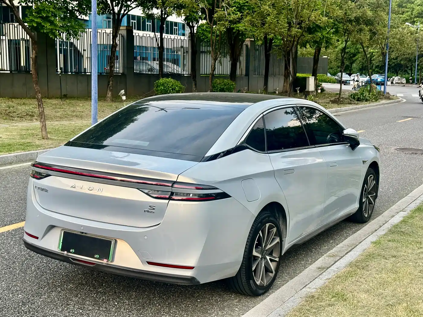 Фото 6 - Aion S Plus