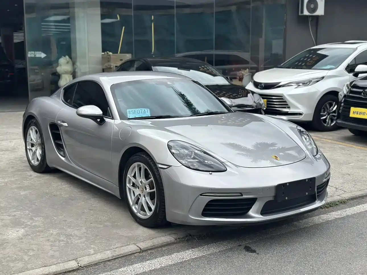 Porsche 718 2019 Cayman T 2.0T фото 3