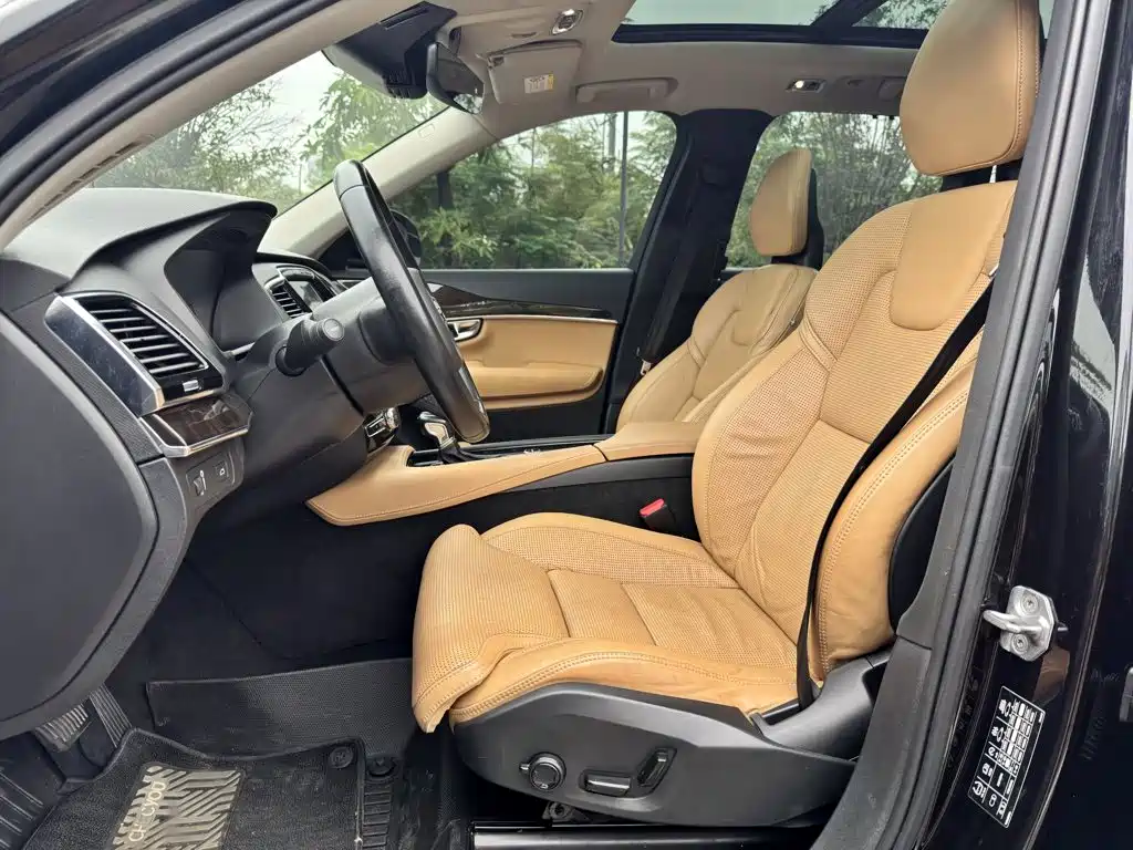 صورة 10 - Volvo XC90