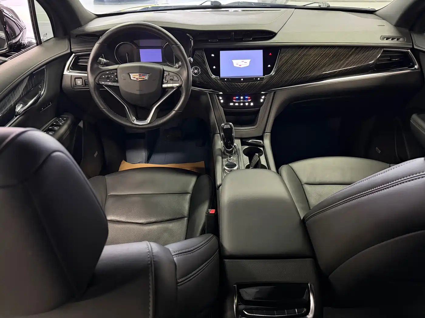 CADILLAC XT6